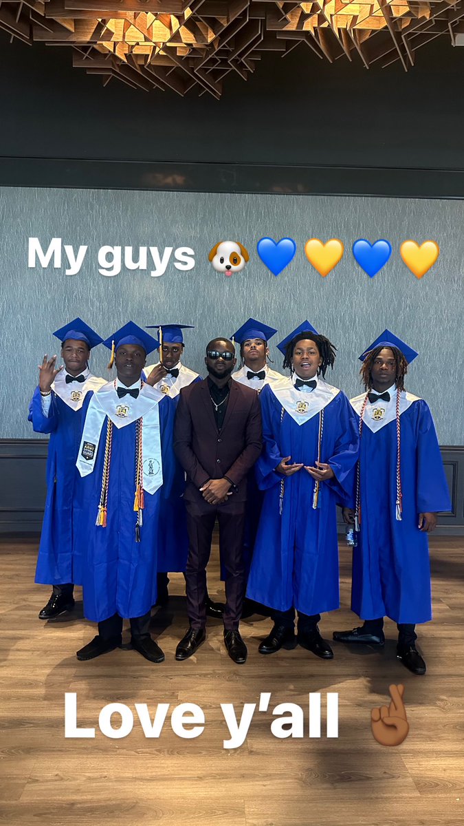 CoachSimon_8's tweet photo. 2024 A.E. Beach High School Boys Basketball Team Graduates (Dre, Saarik, Tisby, Bear, Jackie and Kanye) featuring my Daughter/Manager (Talia) 🐶💙💛💙💛💙💛 #bleedblueandgold #bulldogpride #2024graduates https://t.co/rLblE5ifIe