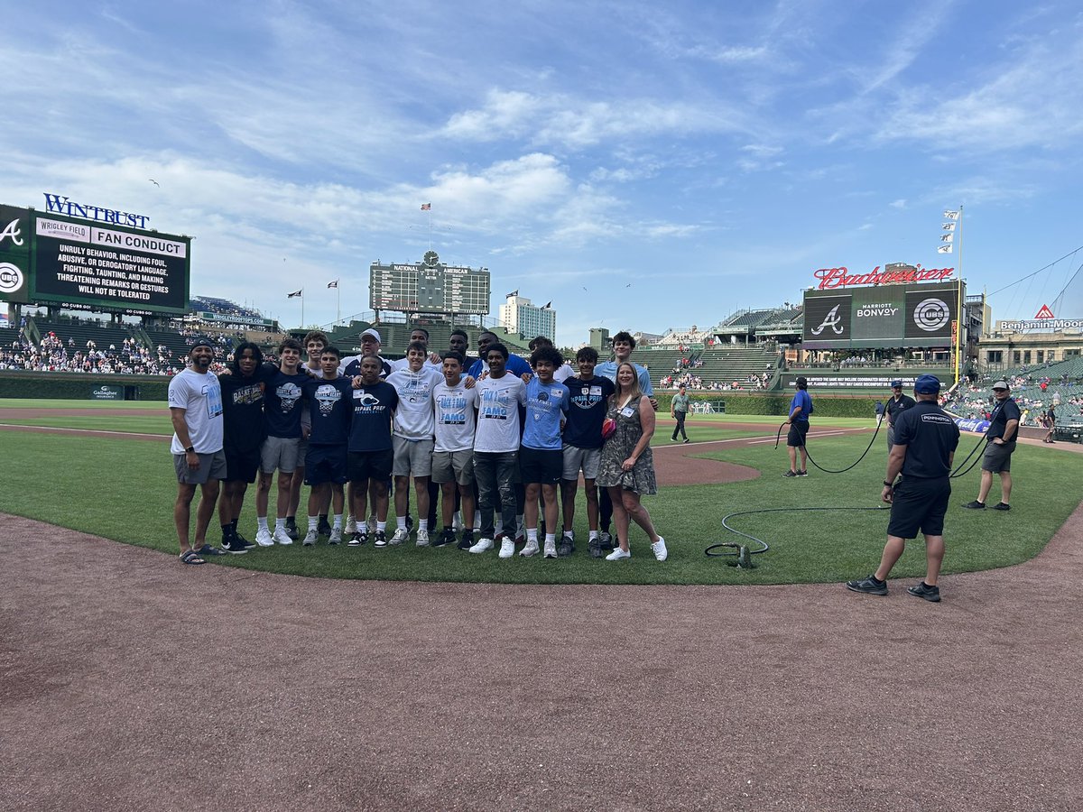 jjl_ice_yard's tweet photo. Beautiful night at Wrigley. Cubs honor the @DePaulPrepMBB back-to-back champs! #GoRams @DePaulPrepAD @DePaulPrep https://t.co/MtEA7Yt6ie