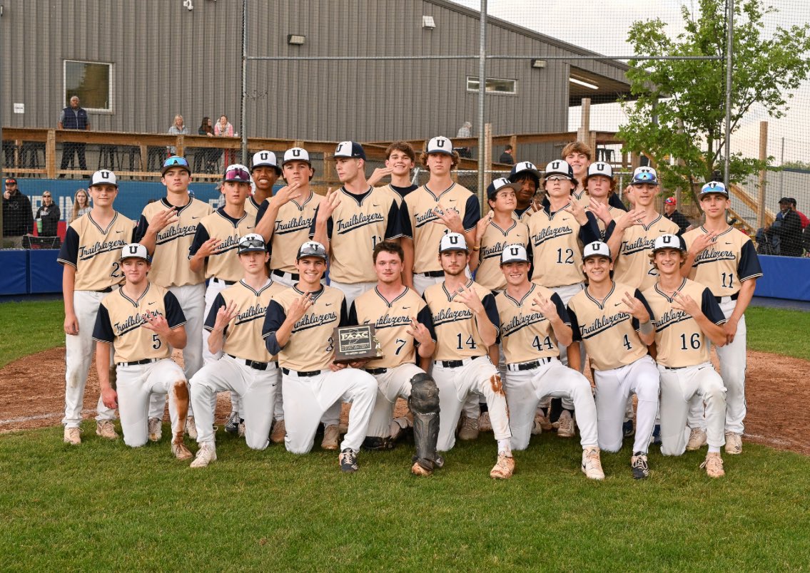 ZaneKampmeier's tweet photo. 3rd time for PAAC Champs.   
Awesome Senior Night. https://t.co/jiwE9q9HcN