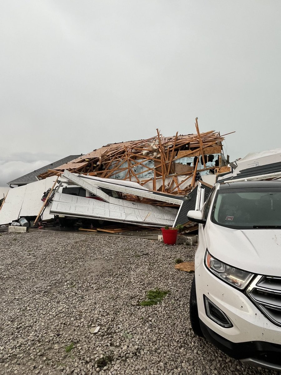 RhoadsCharlie's tweet photo. Pray for white oak, childhood home gone 🙏 https://t.co/TVbsAGU6Kg
