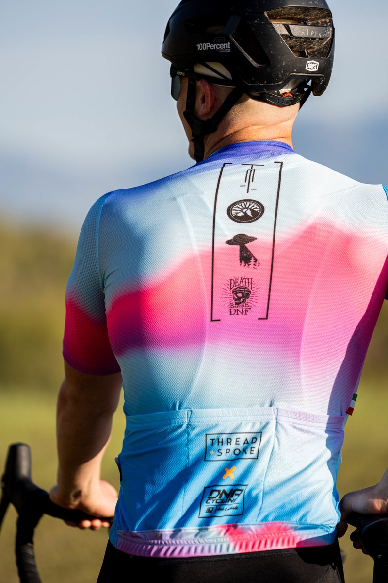 threadandspoke's tweet image. After trying the @dnacycling Verde Jersey, this quickly became our new favorite jersey in their lineup. Here's why... 

♻️ Certified Global Re...
#threadandspoke #dnacycling #rideyourbike #velolove #velo #giro #deathbeforednf #kitdoping #cycling #gravel #gravelbike