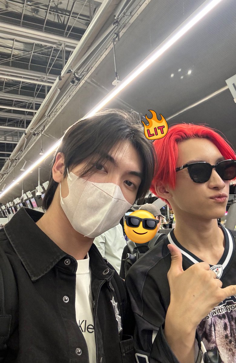 Bossckm_'s tweet photo. พี่พร้อมย้อนเวลาแล้ว ย้ายบ้านว่าเหนื่อยแล้ว จัดเท่าไหร่ก็ไม่เสร็จ แล้วยังต้องย้ายมาย้อนเวลาไปหาที่รักอีก ลุยลุย😛

Let’s Start The Journey.🔥
See you USA 🚀

#Bosschaikamon #ShawtyBoss #BoNoh https://t.co/pyTlPD6jqo