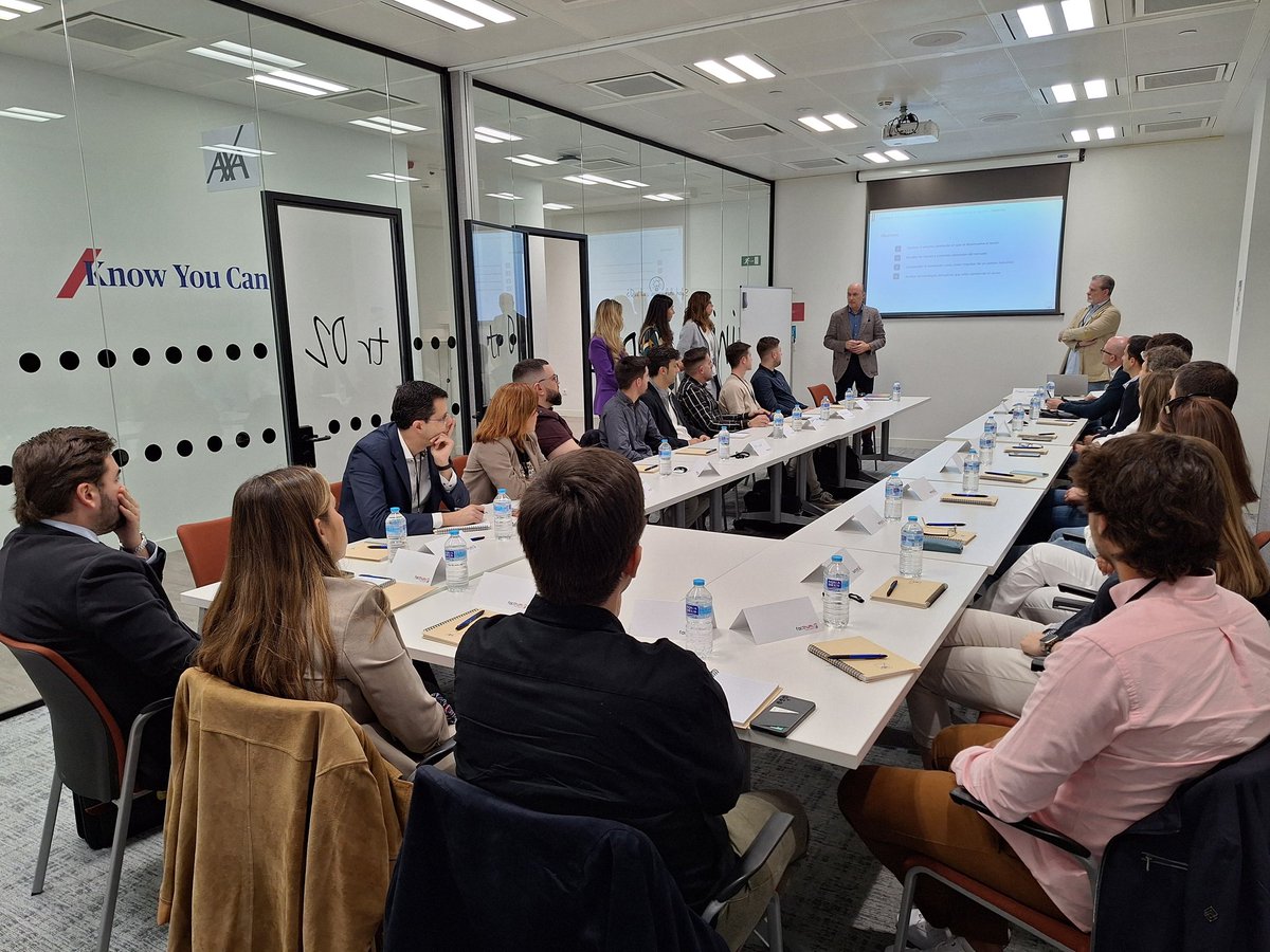 Javier Caballero, Director de Redes Exclusivas realizando la apertura de la X promoción de nuestro Programa Destino. Una edición más contribuyendo al rejuvenecimiento, desarrollo y potenciacion de nuestra  Red Agencial.<a href="/J_Caballero5/">Javier Caballero</a> <a href="/MANUELLAROSA5/">MANUEL LA ROSA</a>