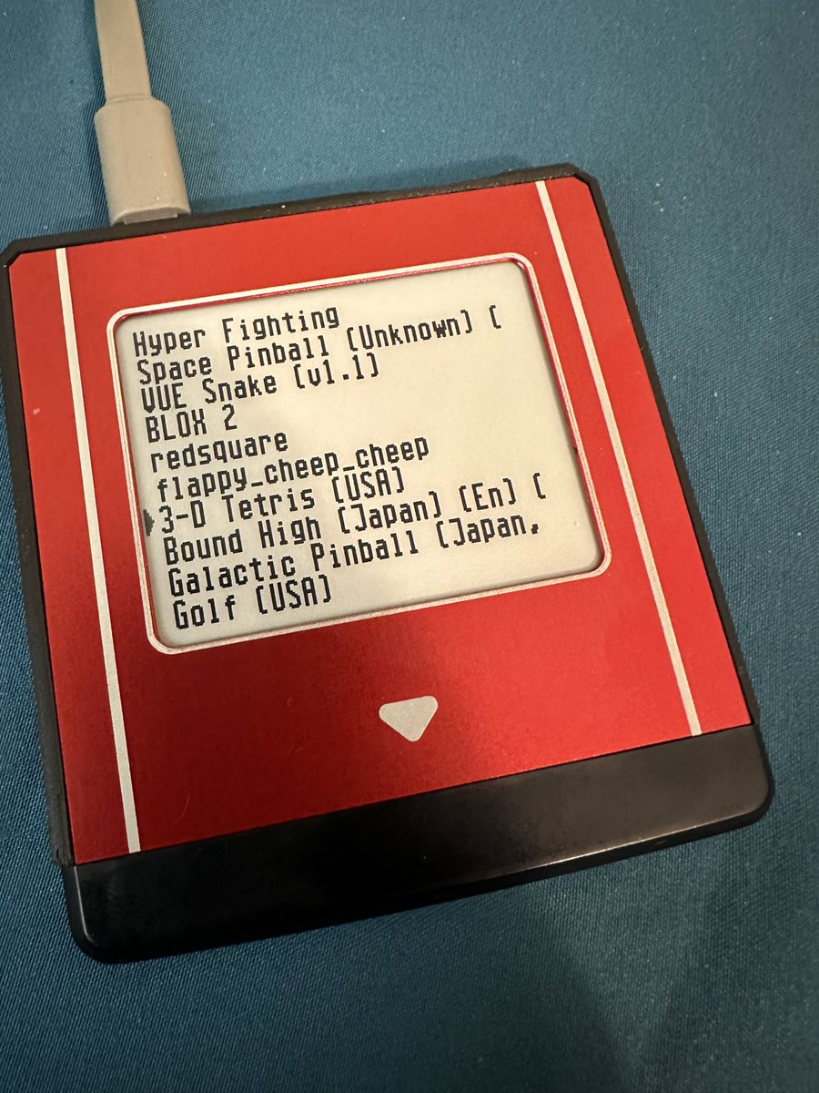 UnicityPoint's tweet image. Awesome new piece of retro tech came in the mail 😍 a Hyperflash32, a multi game flash cart for the Nintendo Virtual Boy with an eInk display that doubles as a menu and label