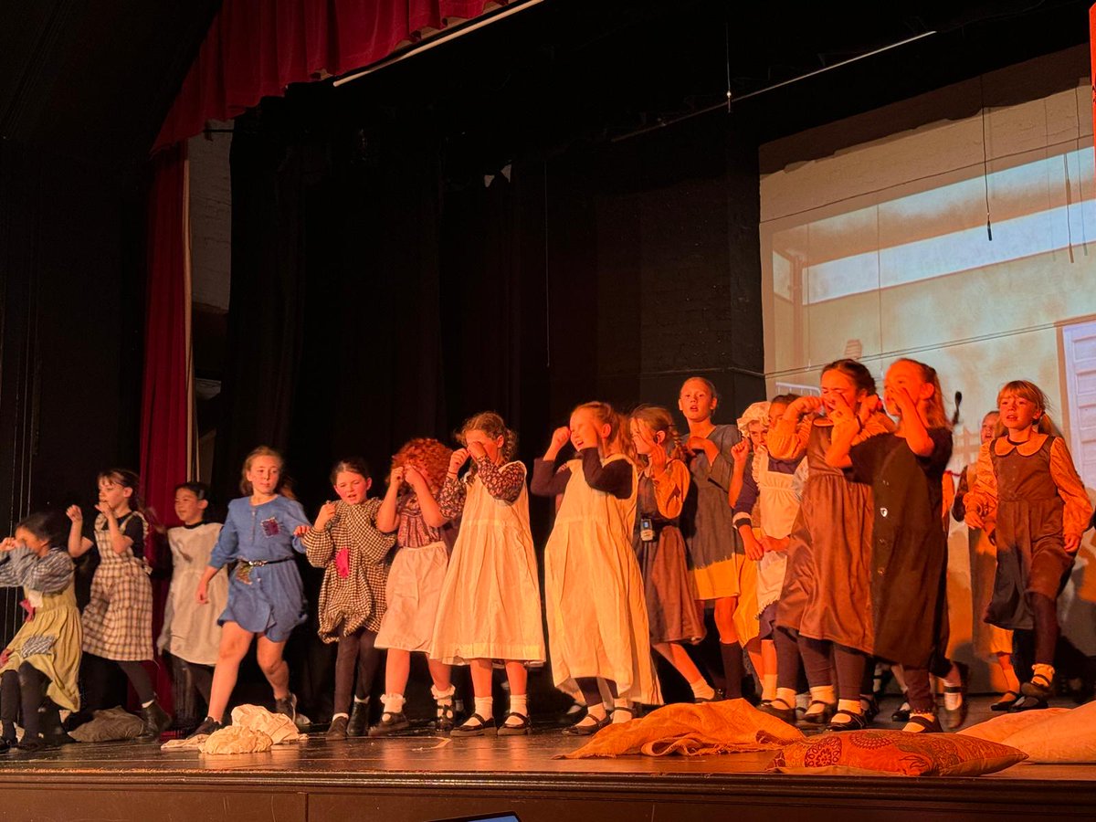 'You are special. Never stop believing!' Each of our Mount Juniors, who gave their all on the stage tonight, is indeed unique & talented. “Yeah, we got a front row seat, to a life that can't be beat.” #thriveatthemount #liveadventurously #explorediscovercreate #mountschoolyork