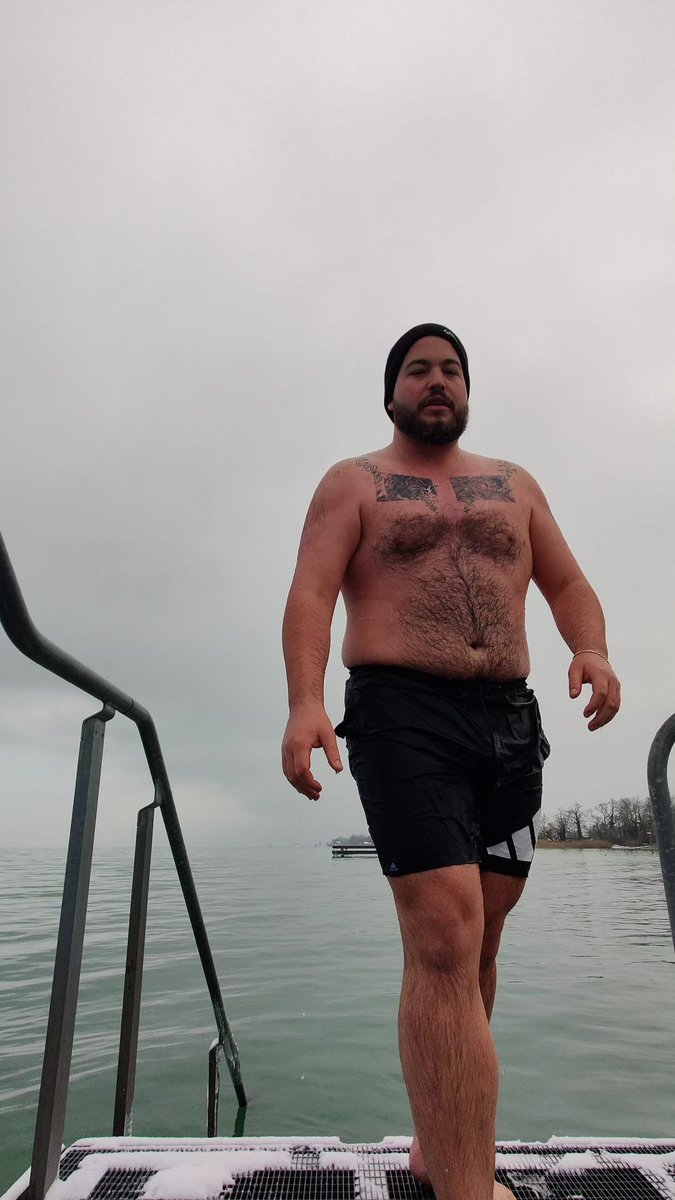 TheRealMulp's tweet image. Moin Twitter wollte hier einfach auch mal meinen Gym Progress posten :)🫶

Ende Januar 2024 ca. ~120Kg / Mai 2024 110Kg aber weniger Körperfettanteil. 

(Fyi rechts ist mit besserem Licht und "Posing")