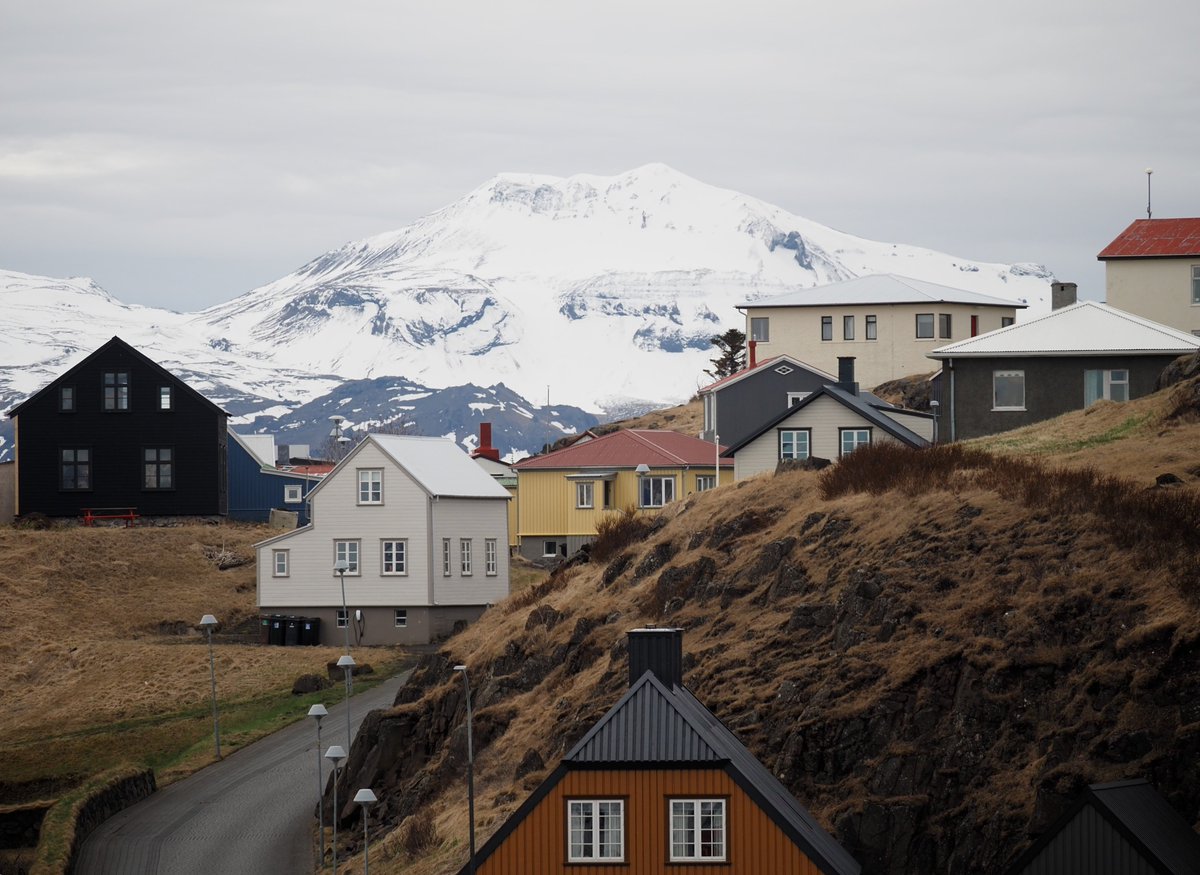 Stykkisholmur - various views including their lighthouse.
@HX_Expeditions  #HurtigrutenExpeditions @visiticeland 
🧵1/2