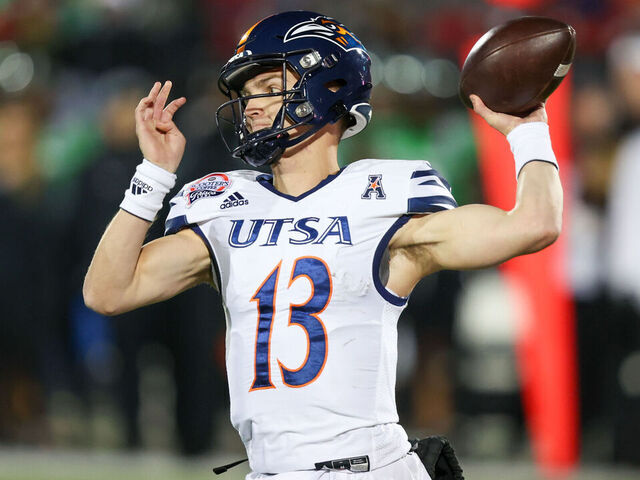 ● QB Spotlight ● 🔓 Breakout Watch Owen McCown - UTSA • McCown comes from good lineage. His dad Josh had a 18 year #NFL career and his Uncle Luke had a 12 year #NFL career. UTSA needs good QB play to replace Roadrunners legend Frank Harris. In his career McCown has thrown
