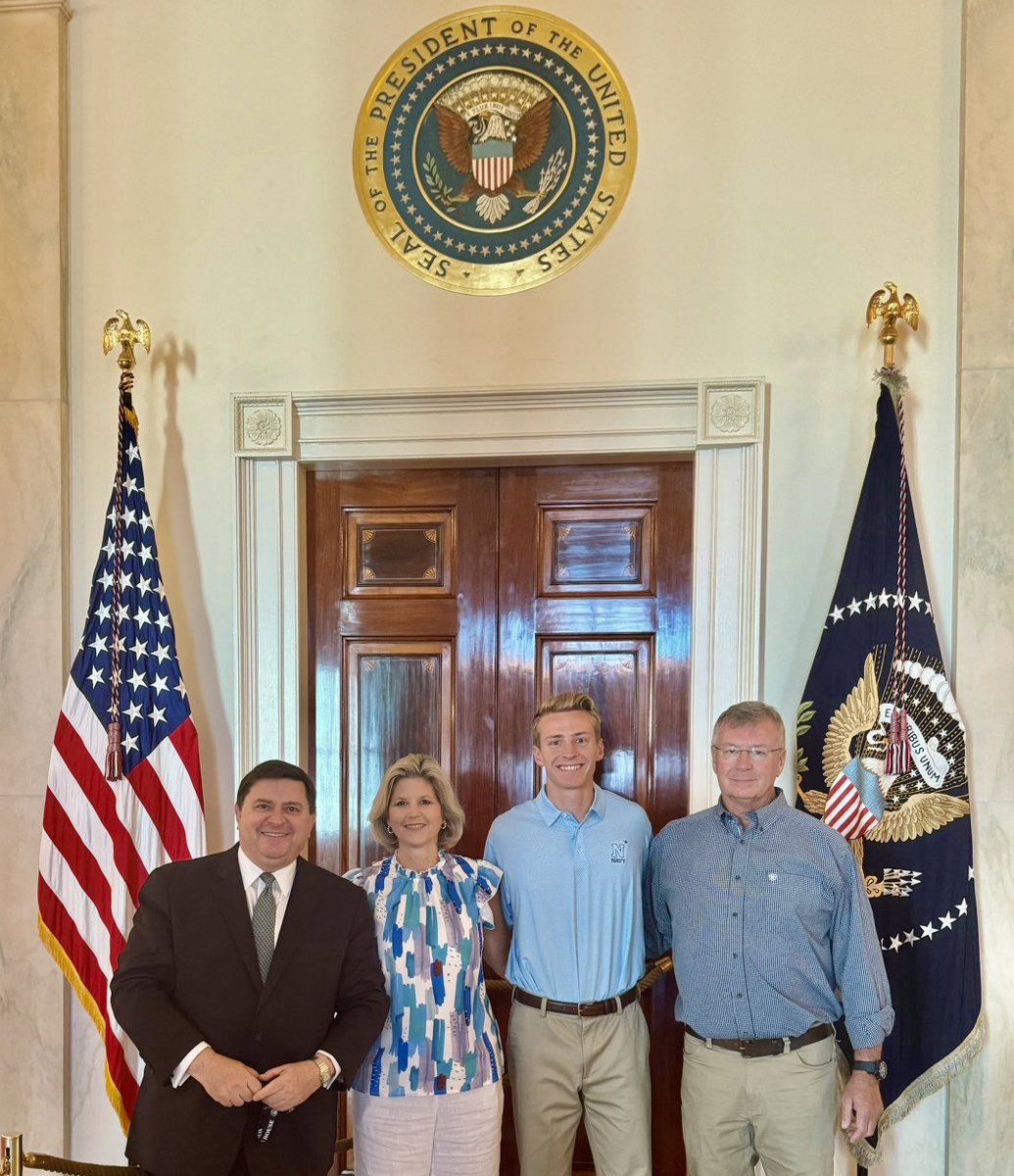 An honor to visit the White House today with my @SigmaChi_UA fraternity brother, Steve Moultrie, with Julie and their son Sam who graduates from @NavalAcademy this week! Bravo Zulu for a job well done, Sam! ⚓️ 🇺🇸
