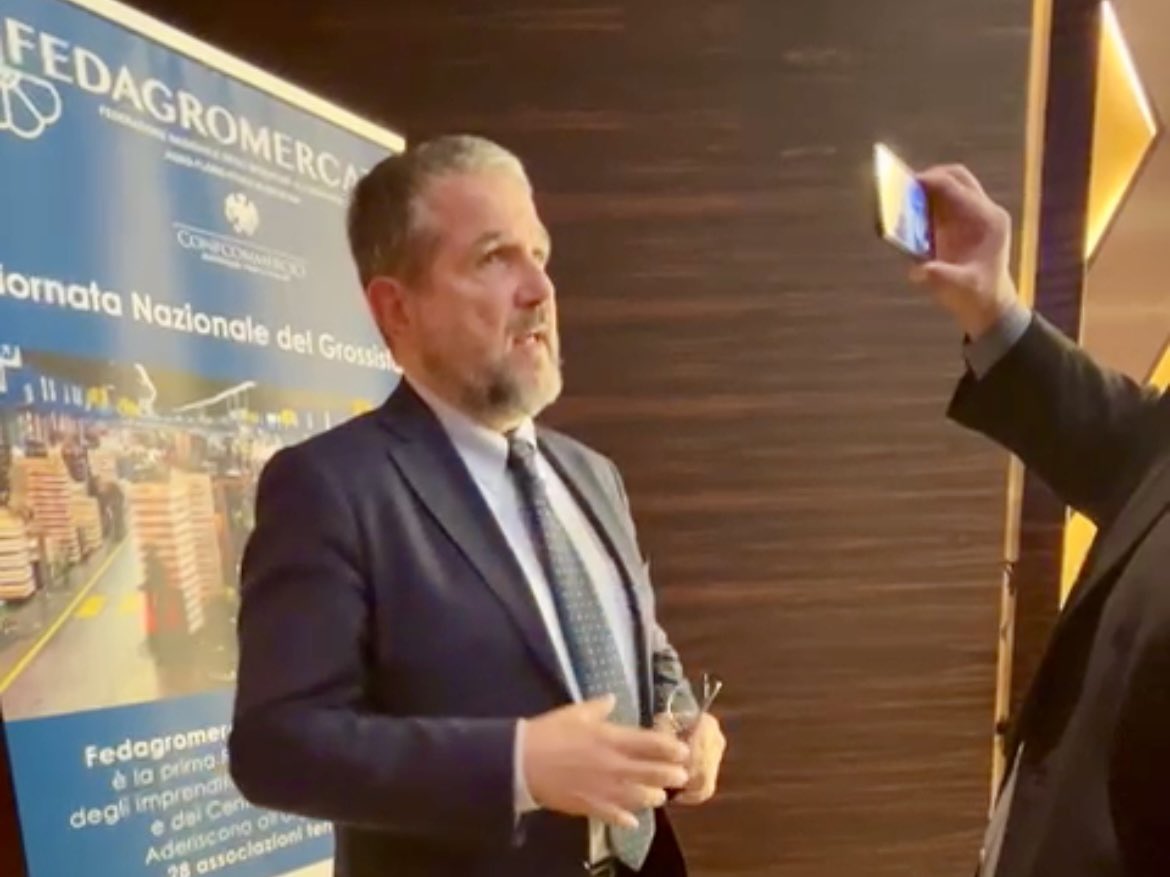 🍊 Oggi ho partecipato alla "Giornata nazionale del #grossista", organizzata a #Roma da <a href="/fedagroconf/">Fedagromercati</a> di <a href="/Confcommercio/">Confcommercio</a>
🎤 Ho effettuato l’intervento conclusivo parlando del ruolo fondamentale del grossista e dell’attenzione che il #governo dedica al comparto

#21maggio <a href="/mimit_gov/">MIMIT</a>
