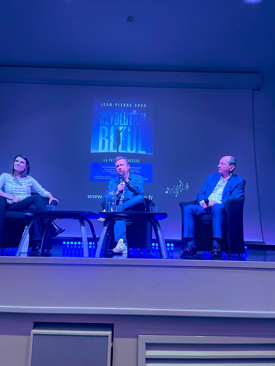 veroniqueborre's tweet photo. Conférence sur Révolution bleue le dernier roman de @jpgoux à l’Artistique @VilledeNice inspiré des œuvres de St Exupéry et Klein. 
Visions croisées et passionnantes avec Olivier d'Agay Fondation Saint-Exupéry et Hélène GUENIN sous le patronage de Christian ESTROSI.  🙏 à vous 3 https://t.co/LumJ42IpJR