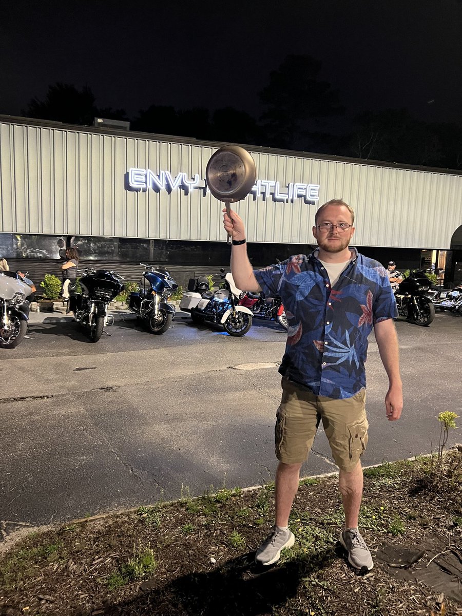 vicious1vp's tweet photo. I went on a pan adventure this weekend. I lost a game at the bachelor party I was at and had to take a pan everywhere I went that day. Cant even count the amount of pictures that were getting taken of me and weird looks I got. #panman #southcarolina https://t.co/FJMokNAeXR