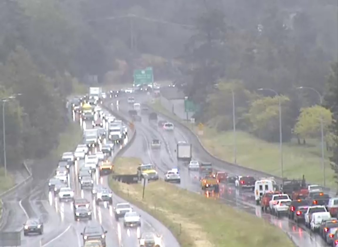 ⚠️UPDATE - #BCHwy1 The northbound left lane is now clear between Helmcken Rd and McKenzie / Admirals Rd. Southbound left lane remains blocked due to a vehicle incident. Pass with caution and expect delays. #VictoriaBC #ViewRoyalBC #VanIsle ℹ️More info: drivebc.ca/mobile/pub/eve…
