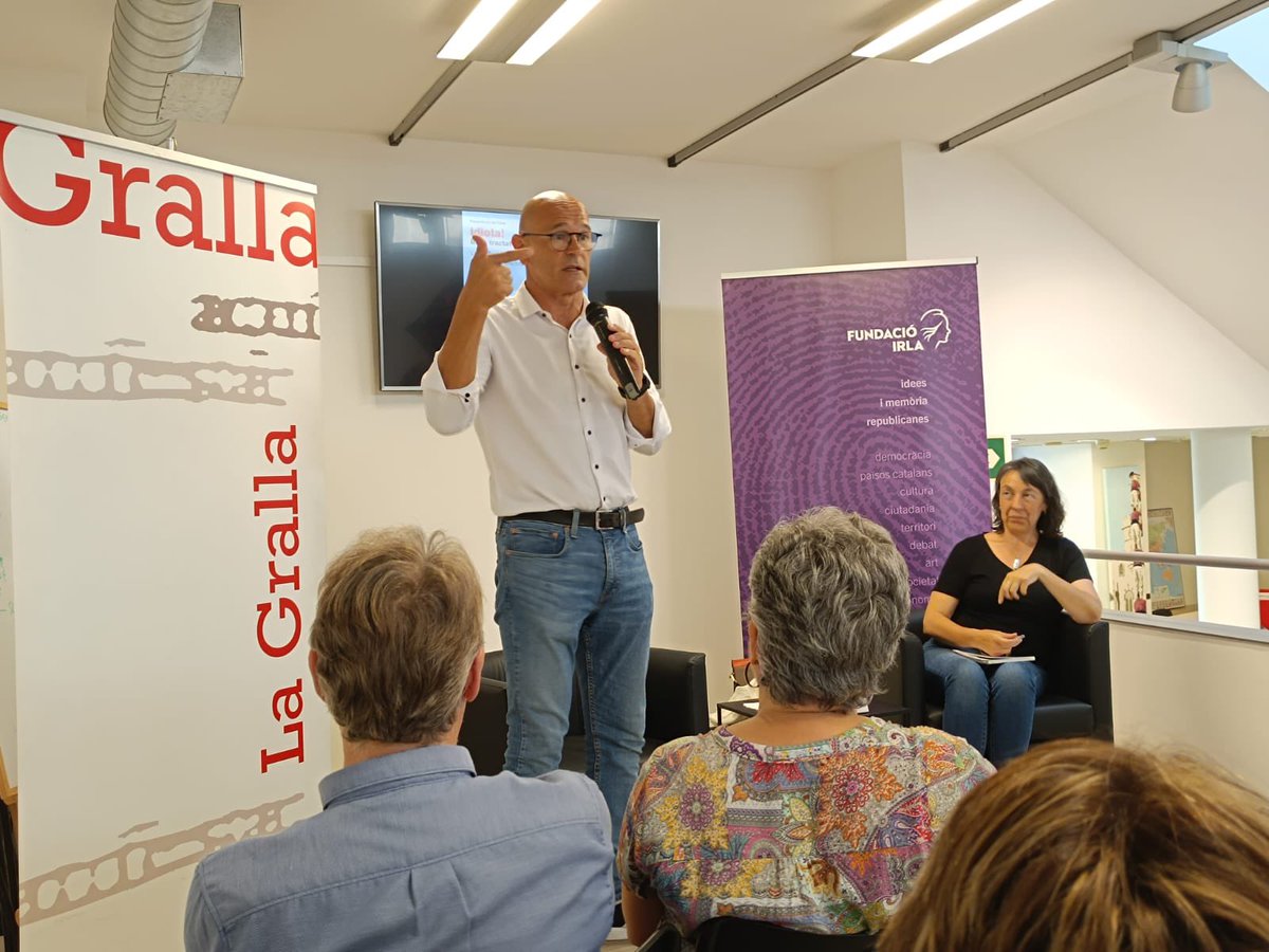 📢 @raulromeva presenta amb Montse Eras, directora del @DiariSomGRN, el llibre «Idiota! Breu tractat sobre el respecte» a #Granollers 🗣️ Una conversa sobre democràcia, republicanisme i empatia