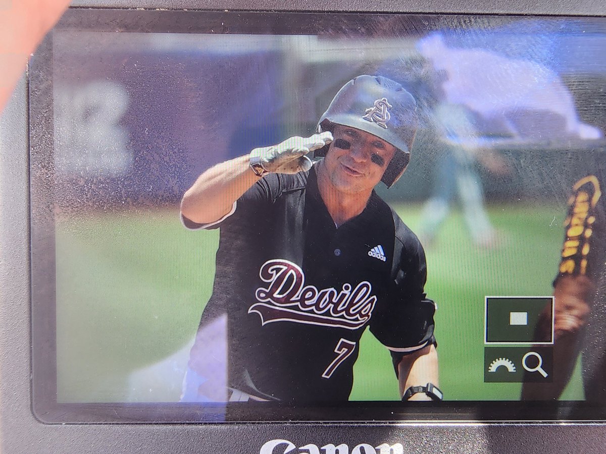 DING DONG!!

#ArizonaState had halved #Stanford's lead to 8-4 after Eamonn Lance DEMOLISHES a first-pitch fastball to LF for a 2-R shot. B6.

Sun Devil fans are coming alive.