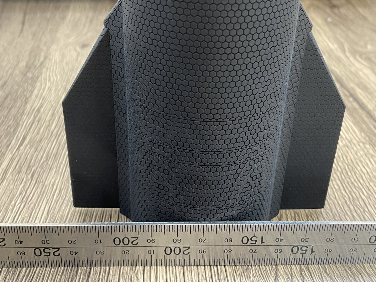 tsuki_sama__'s tweet photo. Our smooth version Starship model of Ship24. You can see the details clearly on the ruler picture! Especially on heat shield, the expression of it is so incredible! The width of every gap between two tiles is just 0.16mm (0.0063inch)!
#SpaceX #Starship #ship24 #Starbase #rocket https://t.co/z8GUOEliNo