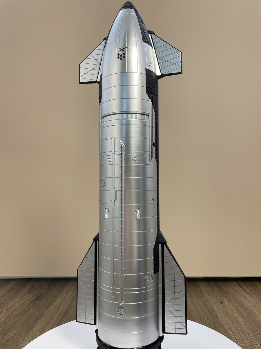 tsuki_sama__'s tweet photo. Our smooth version Starship model of Ship24. You can see the details clearly on the ruler picture! Especially on heat shield, the expression of it is so incredible! The width of every gap between two tiles is just 0.16mm (0.0063inch)!
#SpaceX #Starship #ship24 #Starbase #rocket https://t.co/z8GUOEliNo