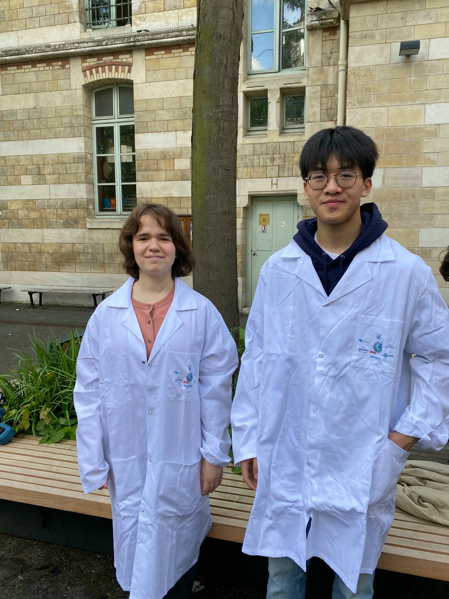 L'UPS est fière de remettre le prix de l'UPS aux deux élèves de  terminale Élise Delcoigne (lycée Louis-le-Grand, Paris) et Steven Dong  (lycée Sacré Cœur, Reims) pour leur sélection et participation à la  semaine de sélections aux olympiades internationales de Chimie.