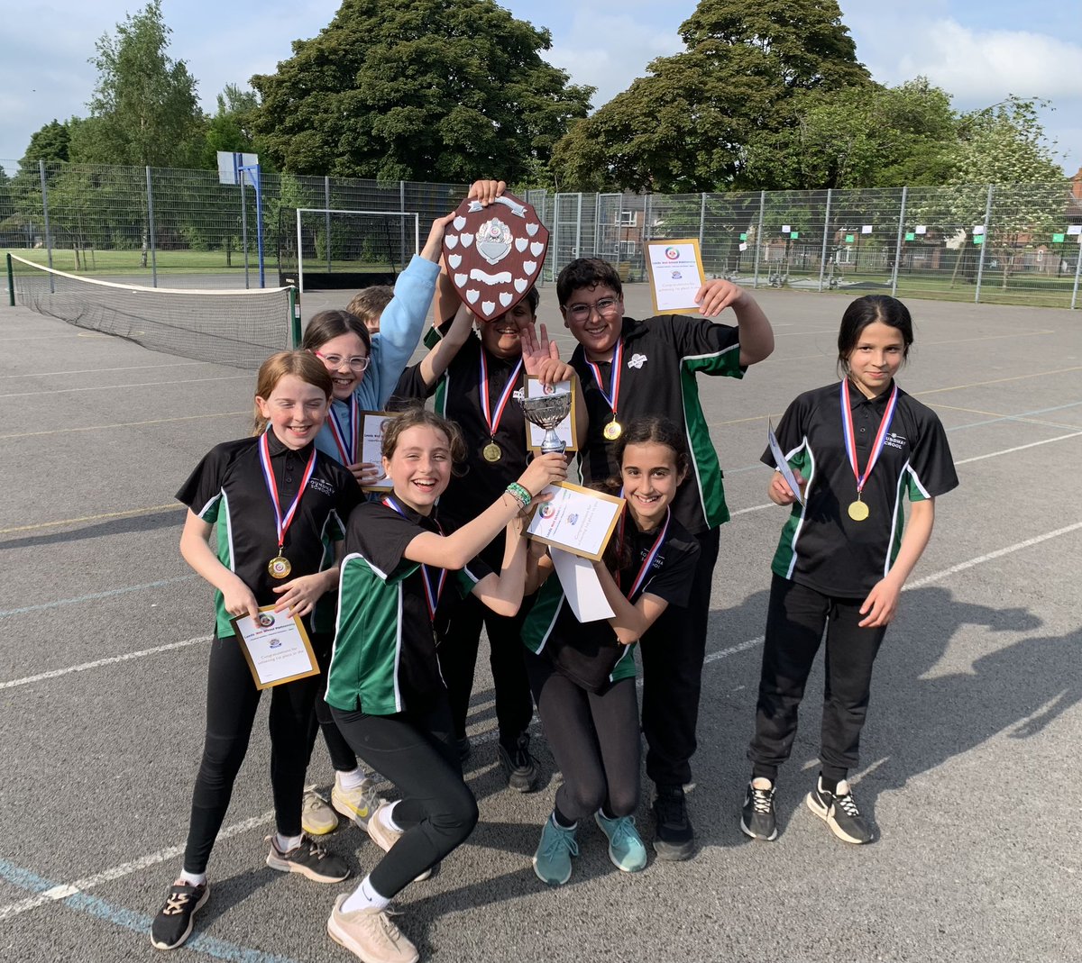 🏆 WE ARE THE CHAMPIONS!! 🏆 Undefeated!! 💪The sunshine was out this evening for the FINALS of the LWSP Y5/6 Bee Netball 🏐 and our fabulous team went & won it! It was a fantastic event with the netball standard so high!! #proud @AllyHighLeeds @LeedsWellSchool @LeedsNE_SGO