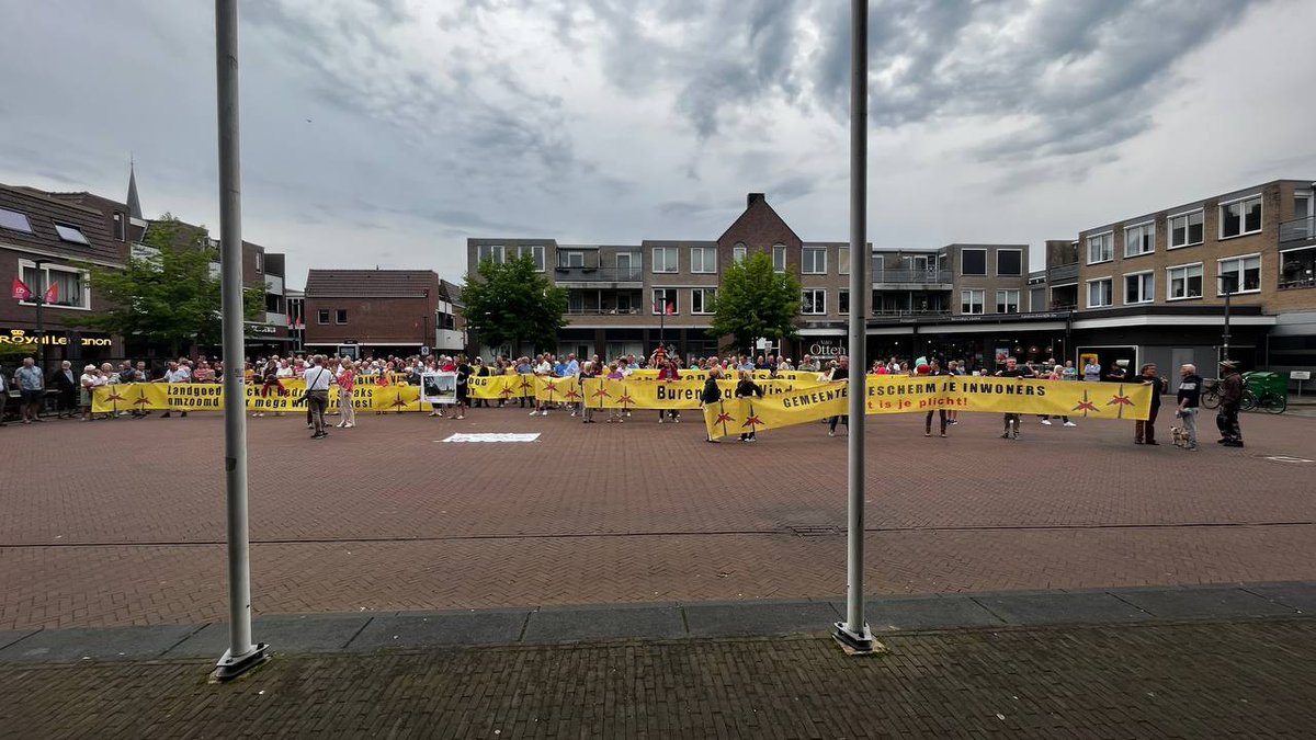 Zo ziet het eruit wanneer burgers zich bemoeien met gemeentepolitiek 👍🏻
Het dorp Borne (tussen Hengelo en Almelo) is van plan windturbines te planten. (Inwoners en mkb-ers hebben in het verleden ook al betaald parkeren voorkomen)