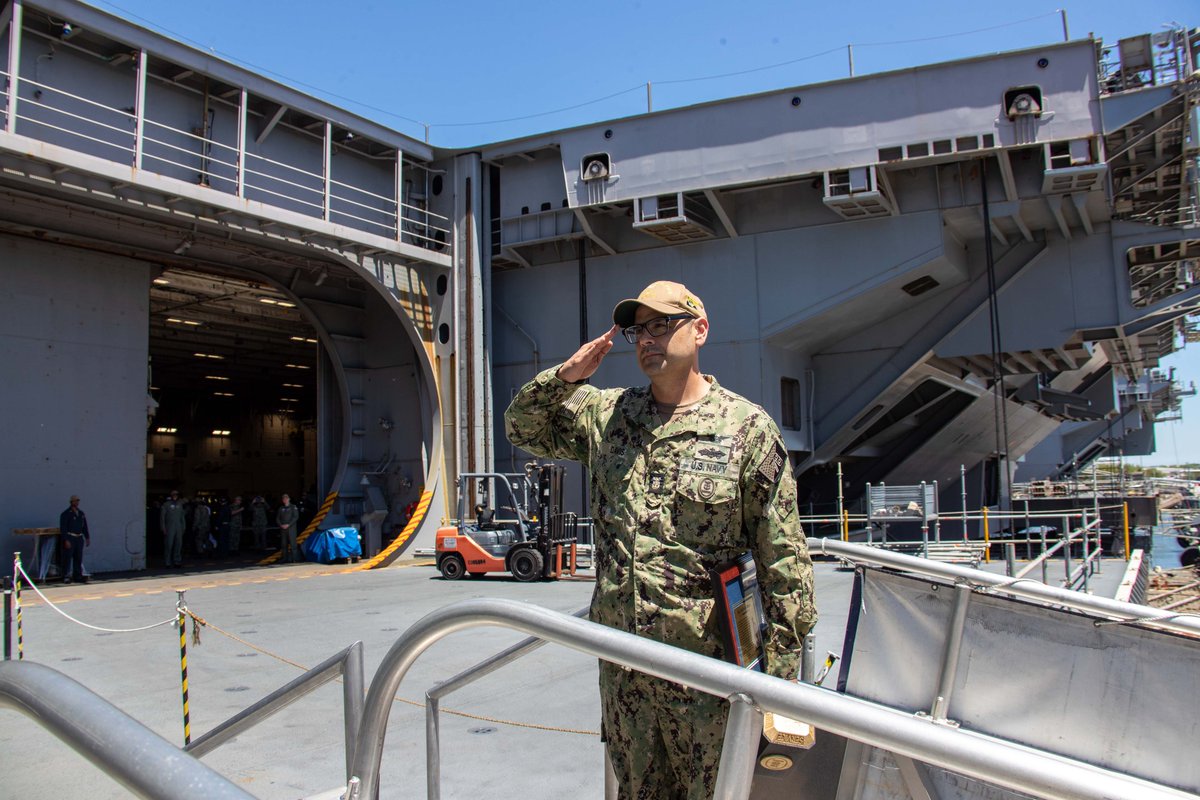 Run CMC.
#USSGeraldRFord bid farewell to another Triad member today when CMC Bryan Davis stepped off the #biggest and #baddest for the last time.