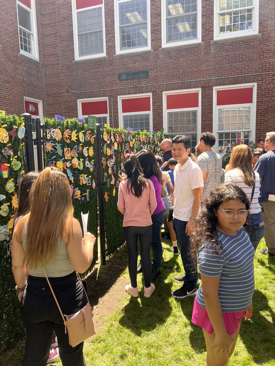 Celebration of Learning was a success today @Jackson_Ave !!! 3rd graders & their families made rocks for our kindness and zen rock garden and 4th graders & their families planted flowers in our gardening beds. #mineolaproud