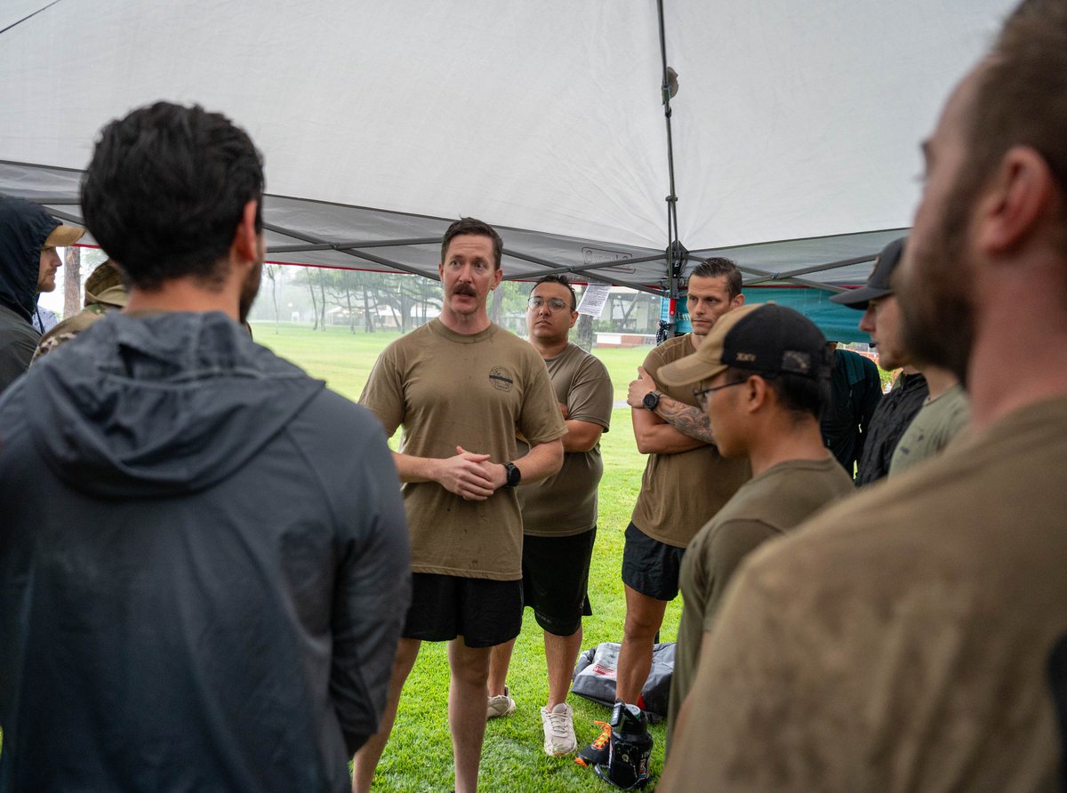 JointBasePHH's tweet photo. Last week the #25ASOS #TACPs, held their annual 24-hour run at Missing Man Memorial Park to honor the fallen and to help support the needs of the family members who were left behind. United States Air Force #25ASOS #jbphh @usairforce #rainorshine
π· @15thwing https://t.co/QZkMb7LXyv