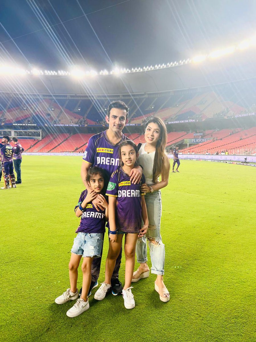 Happy pictures from the KKR camp post their qualifier win vs Sunrisers Hyderabad. Mentor Gautam Gambhir was joined by his family. Shah Rukh Khan joined in the celebrations too. #t2exclusive
