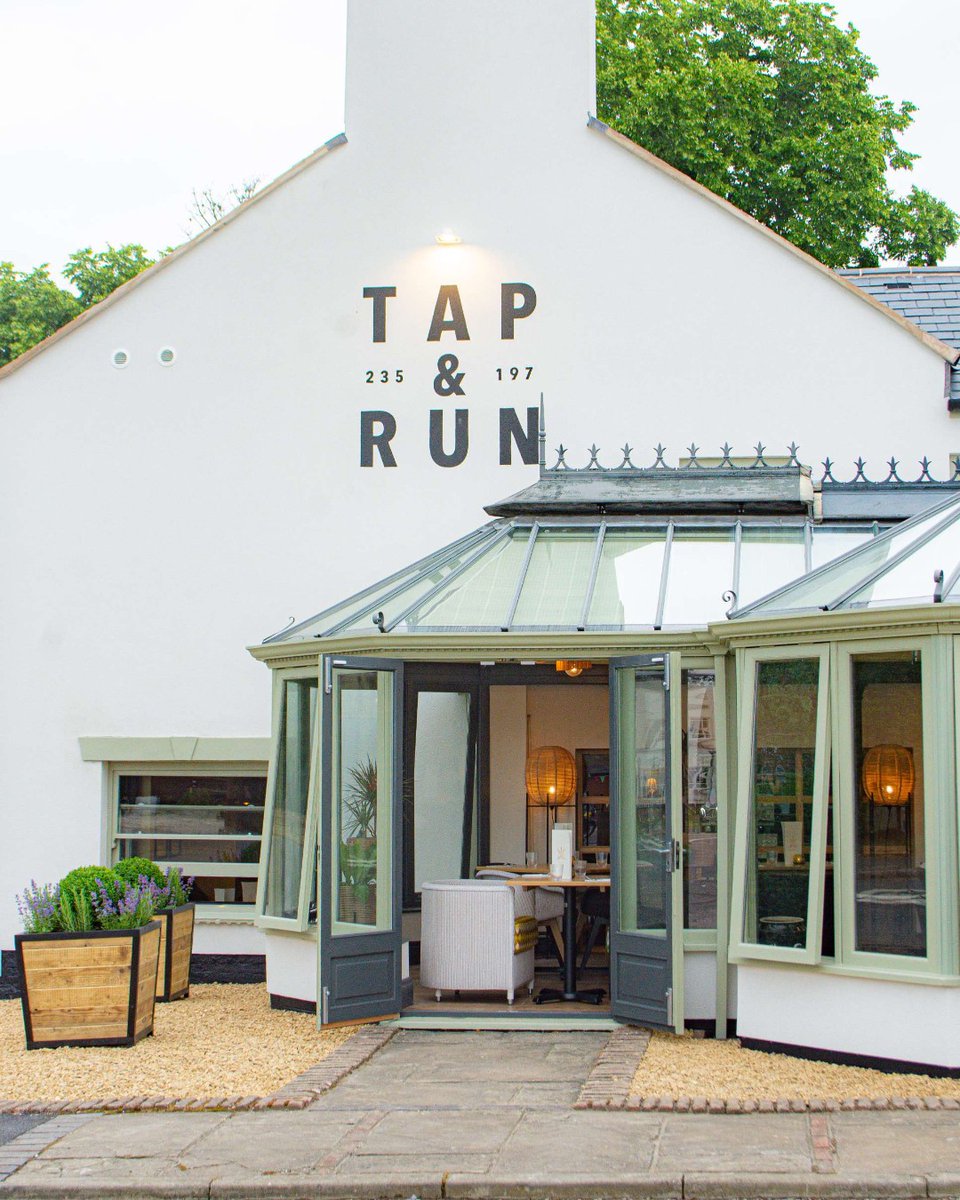 Bank Holiday weekend plans? Join us at The Tap & Run! Friday: 2 cocktails for £12.95, Saturday: Kitchen open 12-9pm, Sunday: Delicious roasts, Monday: Special breakfast 9-11:30am, a la carte 12-6pm 🙌