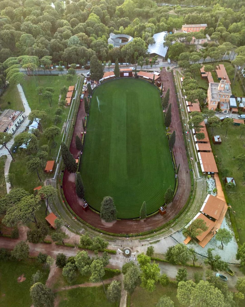 La Grande Bellezza.
Piazza di Siena 💙
