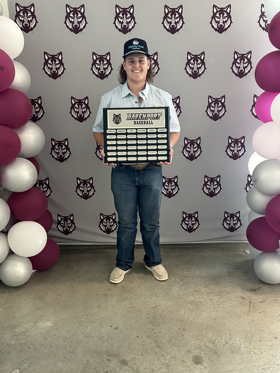 Congrats to @Bubba22t for being awarded our Pack Leader of The Year last night at our Spring Sports Ceremony! @BuildThePack @DavenportWolves @BMar1842 @cisdnews