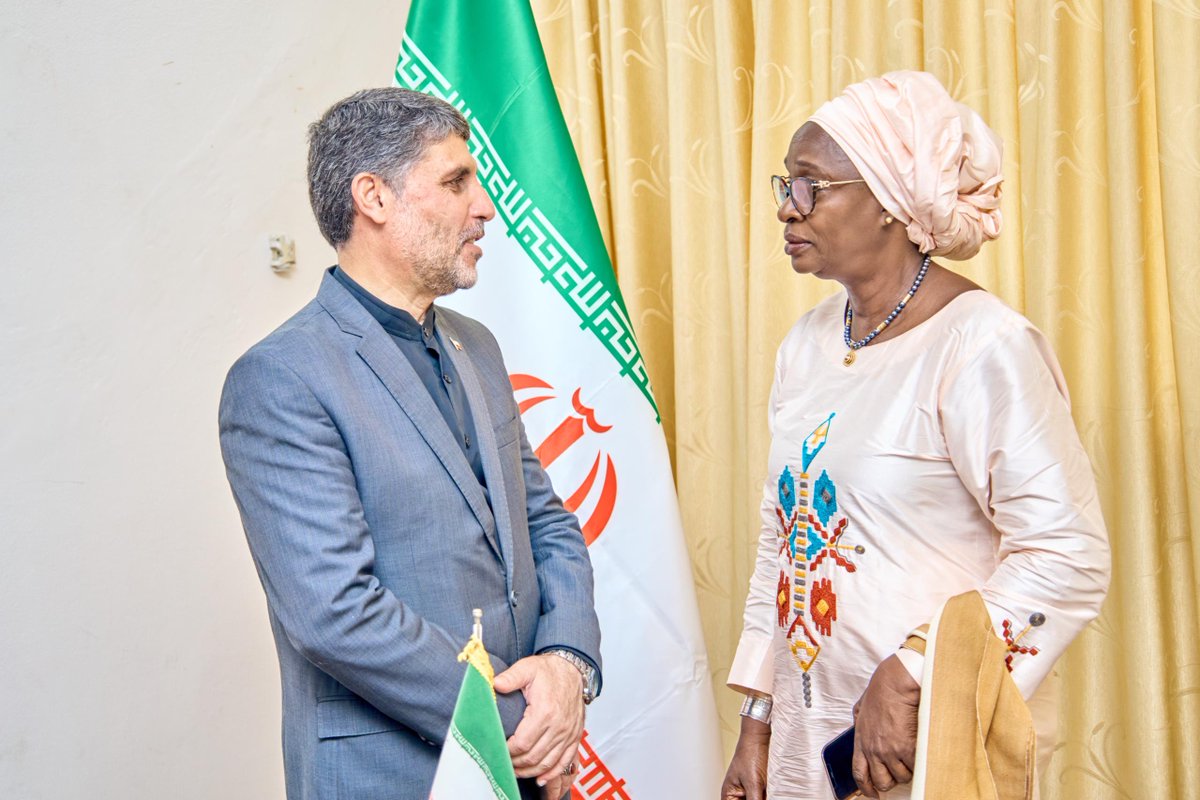 Ce matin, Mme Yassine Fall, ministre de l'Intégration africaine et des Affaires étrangères, a présenté ses condoléances à M. Hassan Asgari, ambassadeur de la République islamique d'Iran au Sénégal, au nom du Président S.E.M. Bassirou Diomaye Diakhar Faye, du Premier ministre M.