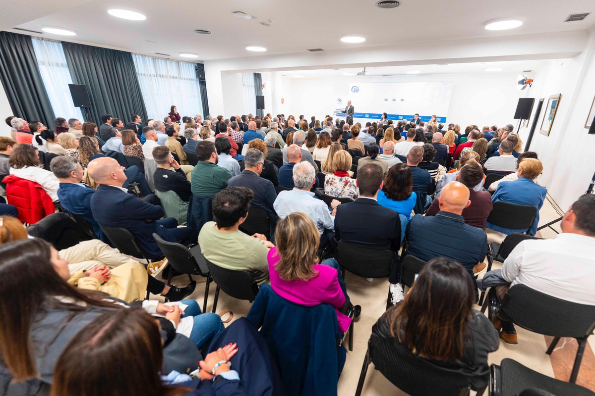 O presidente @AlfonsoRuedaGal volveu a casa para celebrar co @pontevedrapp un ciclo cheo de éxitos na provincia. A mellor forma de poñerlle o broche de ouro é unha gran vitoria o 9 de xuño. Cos mellores candidatos: @PacoMillanMon e @AdrianVL1982. Somos A TÚA RESPOSTA! 🇪🇺