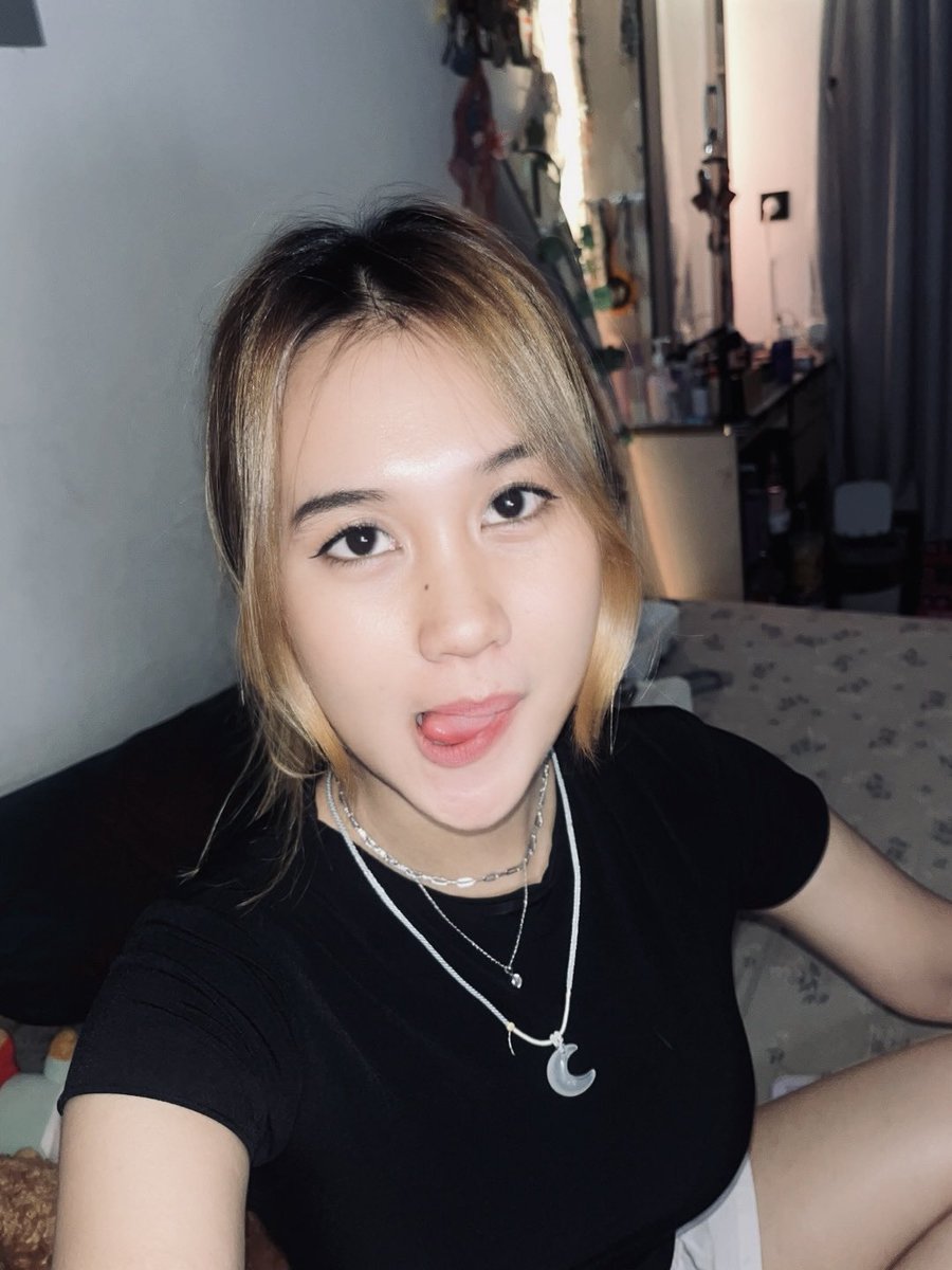 luvialbert's tweet photo. still alive https://t.co/a4MmrIk5KR