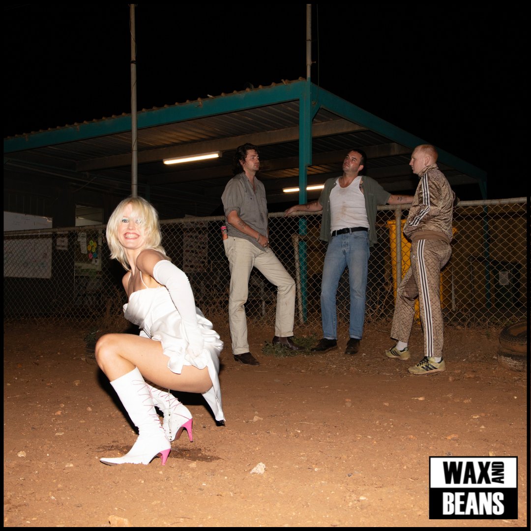 Amyl and The Sniffers! U Should Not Be Doing That Their new single, avail to pre order here; waxandbeans.co.uk/products/amyl-… £8.99