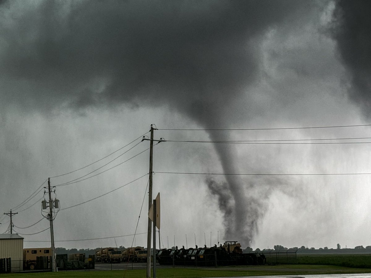 Strong tornado a few minutes ago near Red Oak IA #iawx