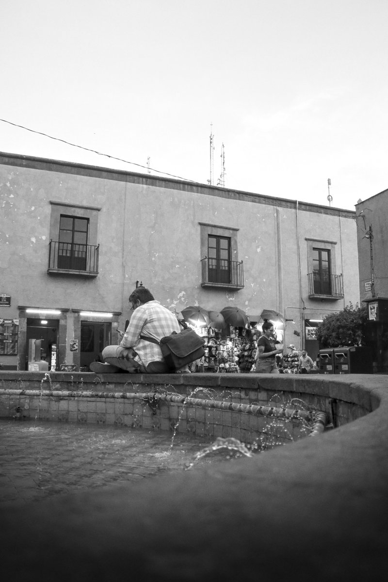Momentos...
.
.
.
.
.
.
.
.
#Querétaro #queretaromexico #centrohistórico #México #instantes #lugares #historias #escenas #photo #photography #photographer #streetphoto #streetphotography #queretaLOVE #presumeAQro #canon #canonphotography #photoofday #fotografía  #FotoConHistoria