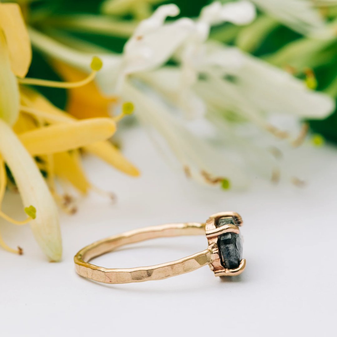 mtysondesigns's tweet image. Picture yourself beneath a canopy of stars, the night alive with magic and mystery. That's the essence of the Night Sky ring, a breathtaking symbol of love that evokes the wonder of the cosmos

#graydiamond #saltandpepperdiamonds #rosecutdiamond #naturaldiamond #blackdiamond