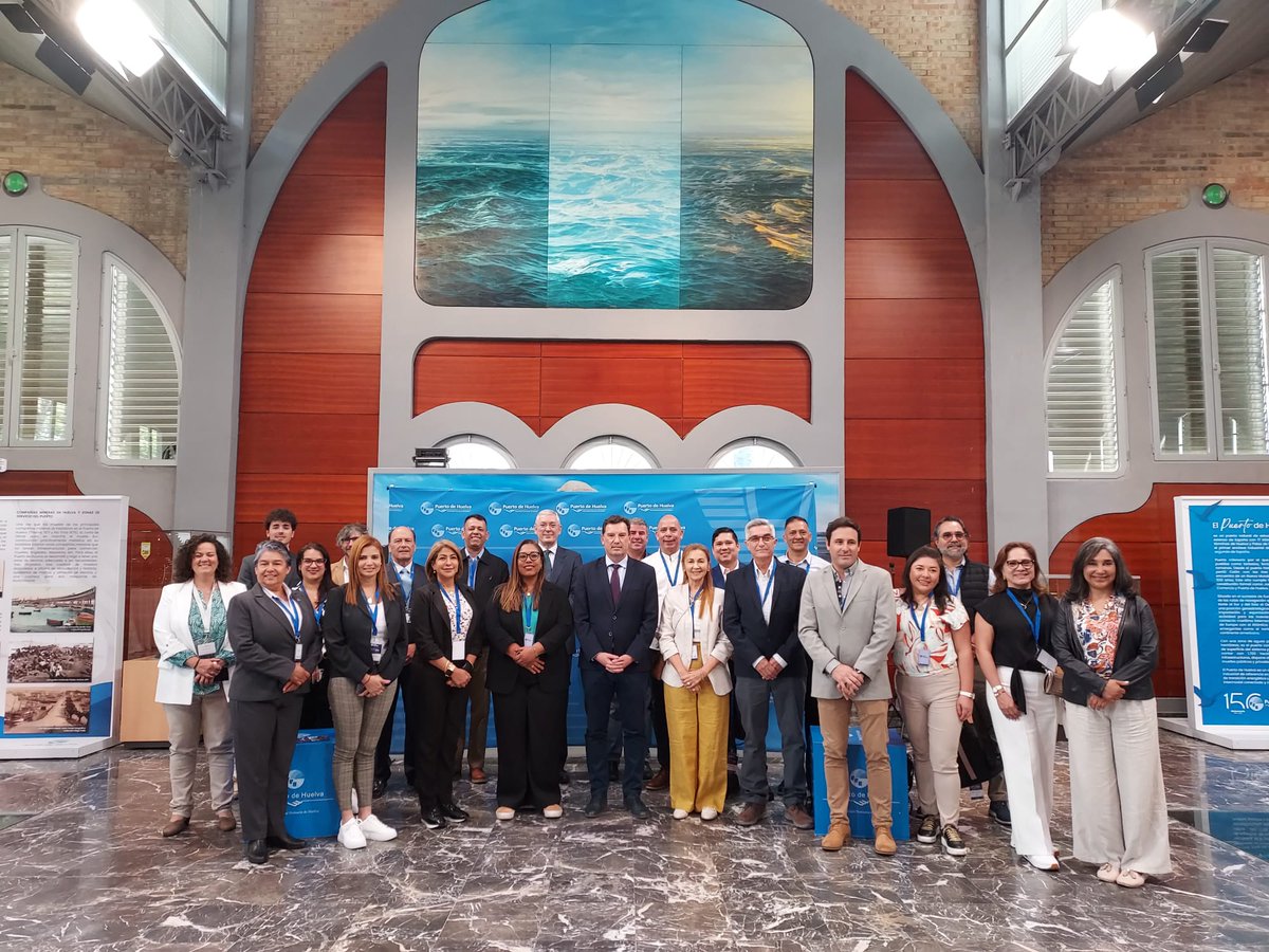 🌎🇦🇷🇨🇴🇲🇽🇵🇪🇪🇨🇺🇾 Damos la #bienvenida a una delegación de líderes portuarios de #Latinoamérica, en su primera visita de la #RutaDelSur de la iniciativa #PortLeaders ¡Bienvenidos al #Puerto de #Huelva!⚓ @prports1 @MPolicyBureau @PuertosEstado