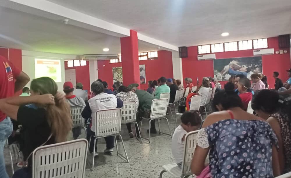 En #Barinas, se llevó a cabo una jornada de formación acerca de Contraloría Comunal, dirigido a vocerías del área de finanzas y contraloría, pertenecientes a los Circuitos Comunales. #VenezuelaSeCrece #YoSigoAMaduro @NicolasMaduro @GuyVernaez @EulaliaTabares @CarreroCe