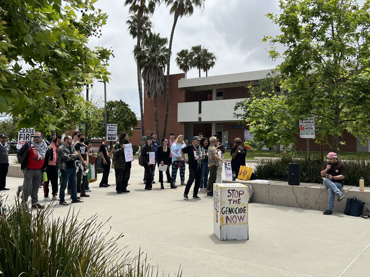 Attendees and demonstrators listen to a speaker at the Teach In for Palestine. #eccunion #elcaminocollege