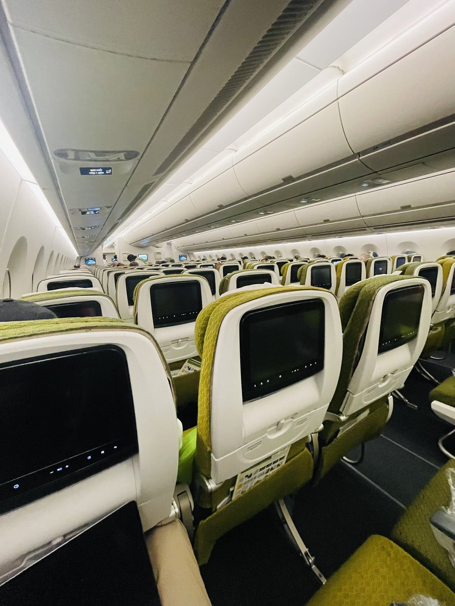 KakwenzaRukira's tweet photo. From Johannesburg, S.A to Harare, Zimbabwe, this Ethiopian Aircraft was almost empty. A week ago, I got one from Europe to Africa and it was almost empty too. Business going down? https://t.co/PouWwWwzyZ