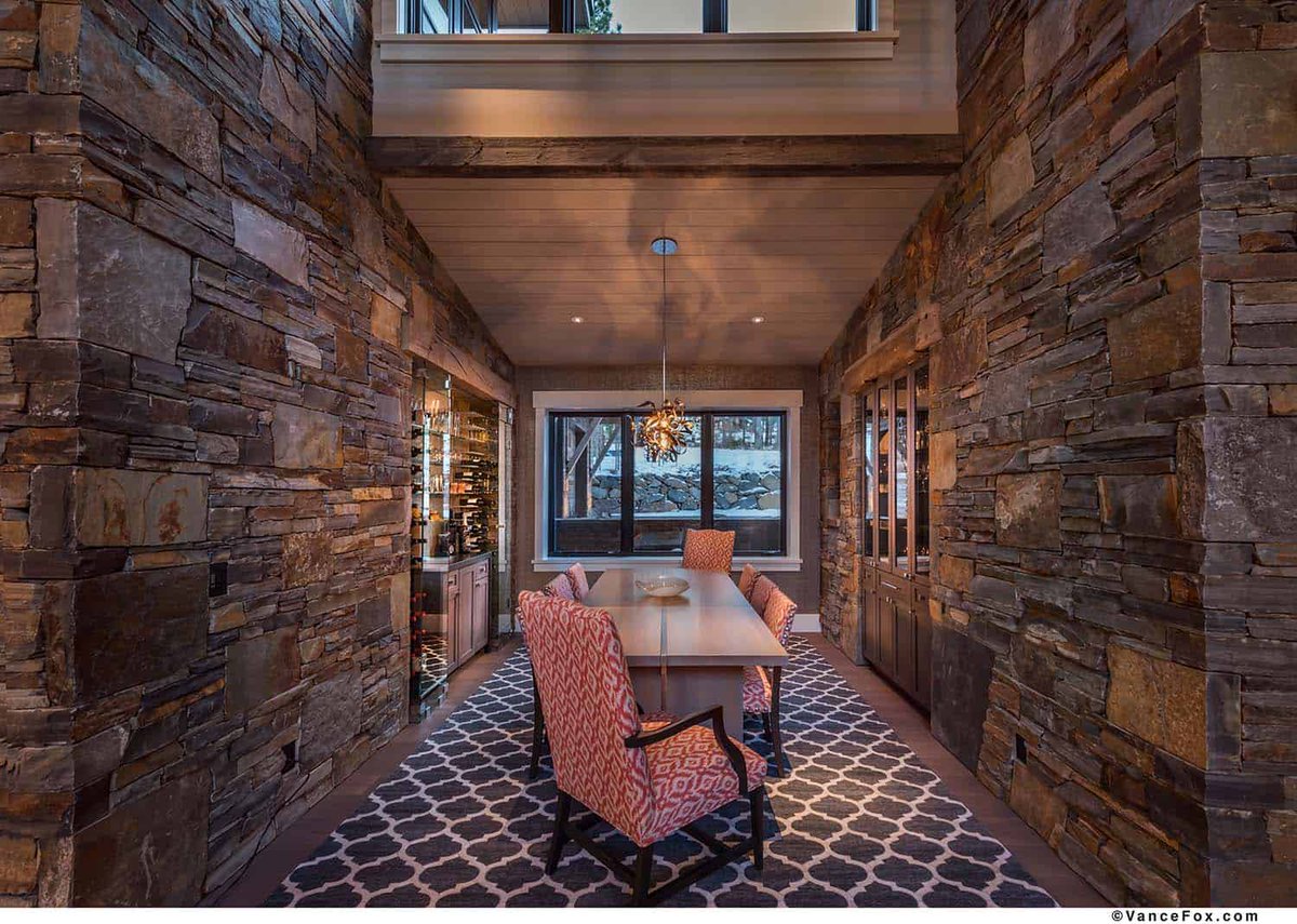 Brilliantly designed mountain modern cabin in California's High Sierra onekindesign.com/2019/09/03/mou…