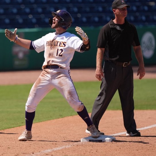 EAST CAROLINA SCORES 12 RUNS IN THE 8TH TO TAKE THE LEAD AFTER TRAILING 4-0!! 🏴‍☠️🔥

12-4 PIRATES 🏴‍☠️