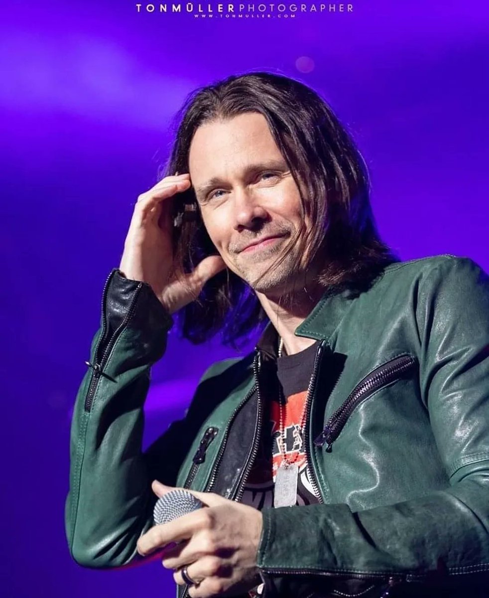 Pic of the day 💖 #MylesKennedy 5 years ago today in Brasil by © Ton Müller Photographer 💥 @pepsionstage #SMKC #livingthedreamtour2019 #picoftheday