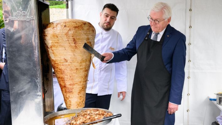 Döner mit Alles. Für Deutschland. Habe ich die Interpunktion richtig gesetzt?