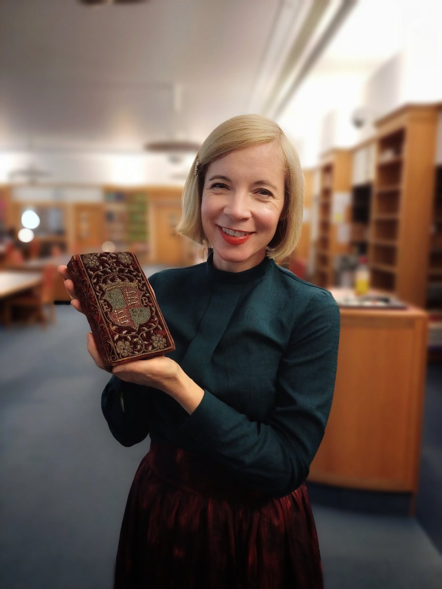 This wonderful red-velvet-covered book belonged to Elizabeth l. It now lives at @theUL in Cambridge. Its title is CERTAIN SERMONS TAKEN FROM SEVERAL PLACES* *history students! This is not an acceptable way of referencing your source material 😉