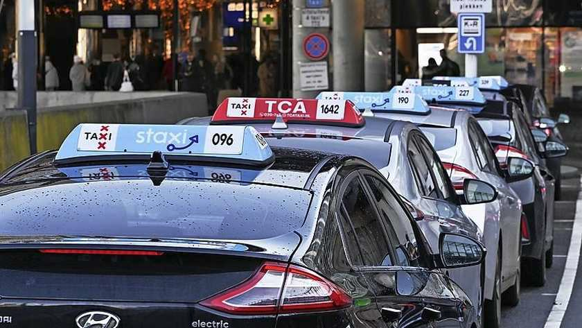 Veel meer ondernemers stappen in taxibedrijf: komst van Uber schudt markt op. Vanochtend vroeg in de papieren editie van de Telegraaf op de #DFT pagina, nu ook online #Premium telegraaf.nl/financieel/348… #KvK #DFT