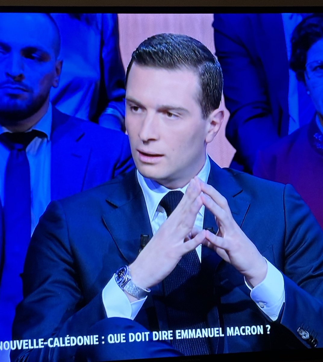 📺@J_Bardella survole très nettement la cacophonie du débat ce soir. 

#LaGrandeConfrontation
#VivementLe9Juin