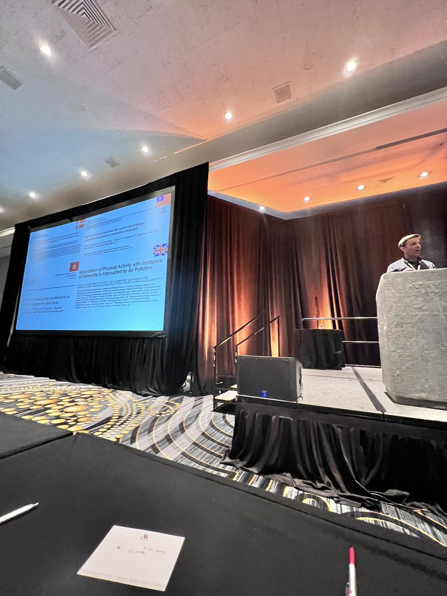 BSinger10's tweet image. Here is @mskoehle highlighting some of the impacts of air pollution on health at #CPSDA2024 @fuelingvictory_